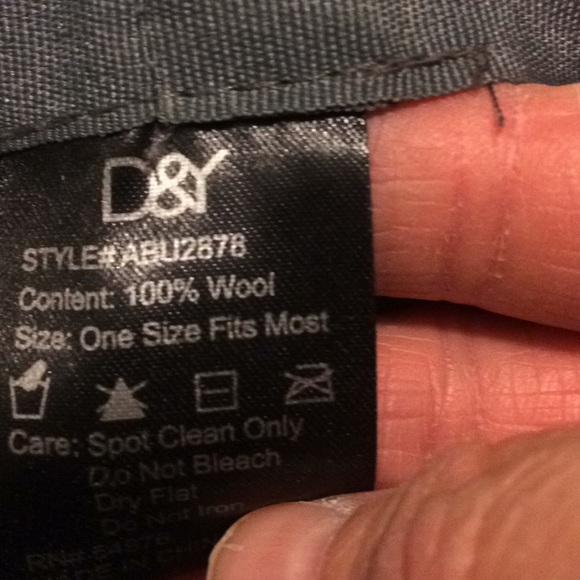 Pretty hat - Picture 3 of 4